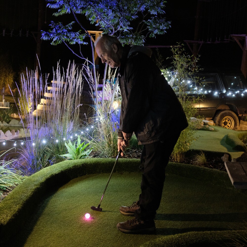 glow golf