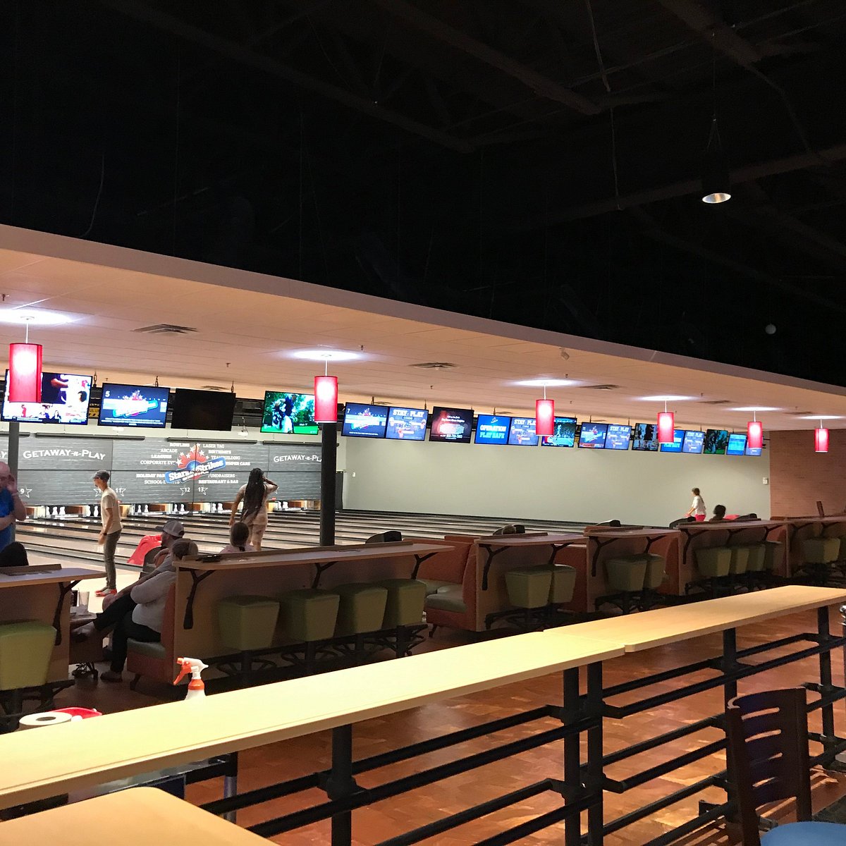 stars and strikes bowling