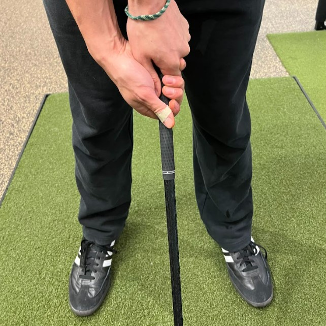 how to grip a golf club