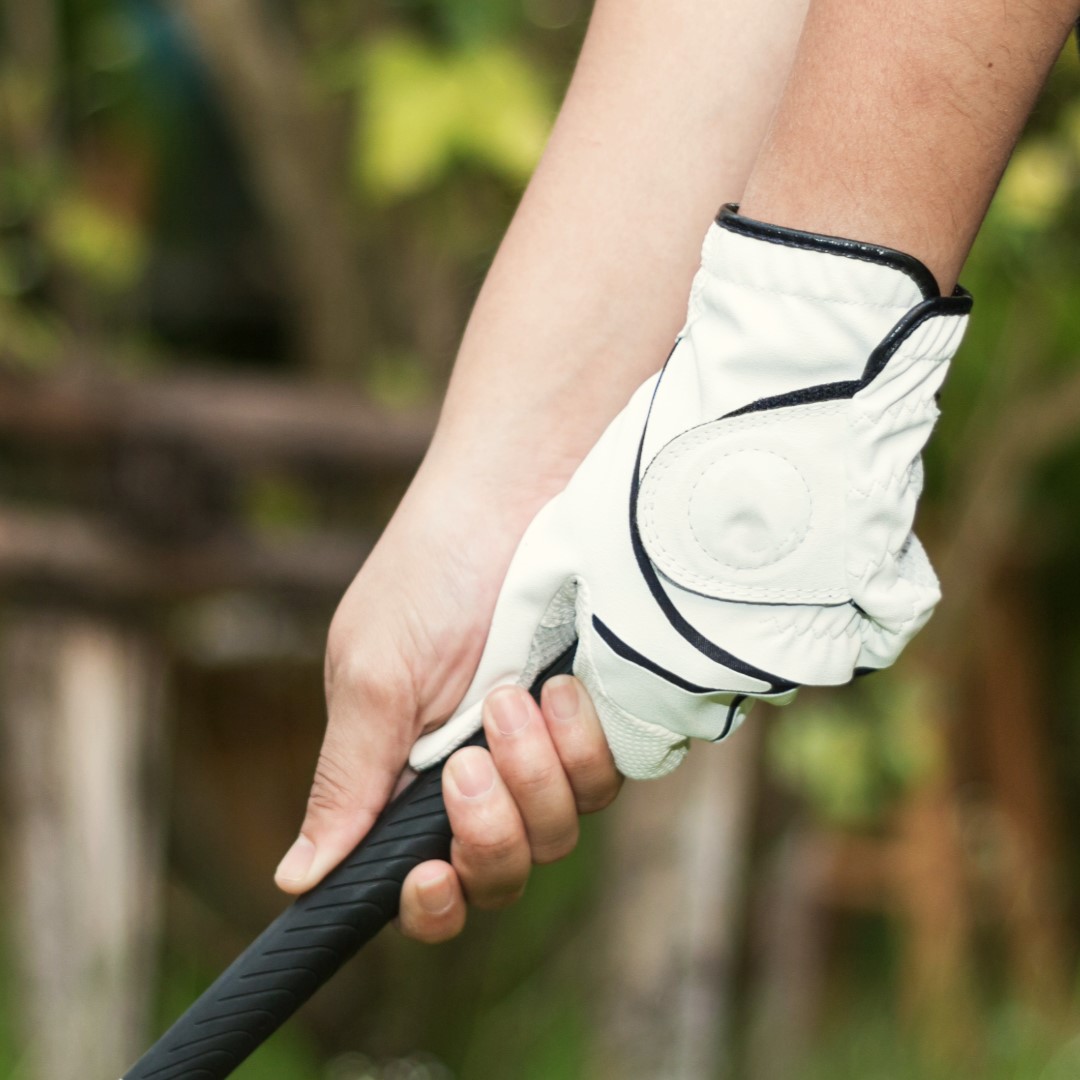 how to grip a golf club