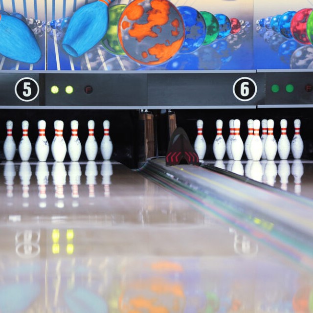 bowling pins set up