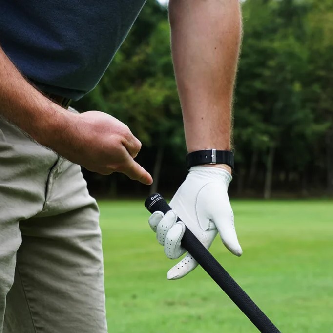 how to grip a golf club