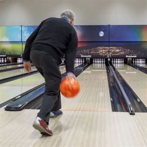 how to throw bowling ball
