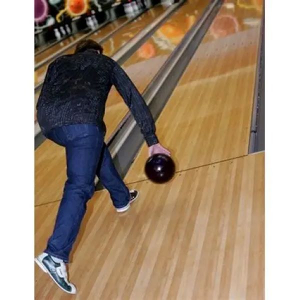 how to throw bowling ball