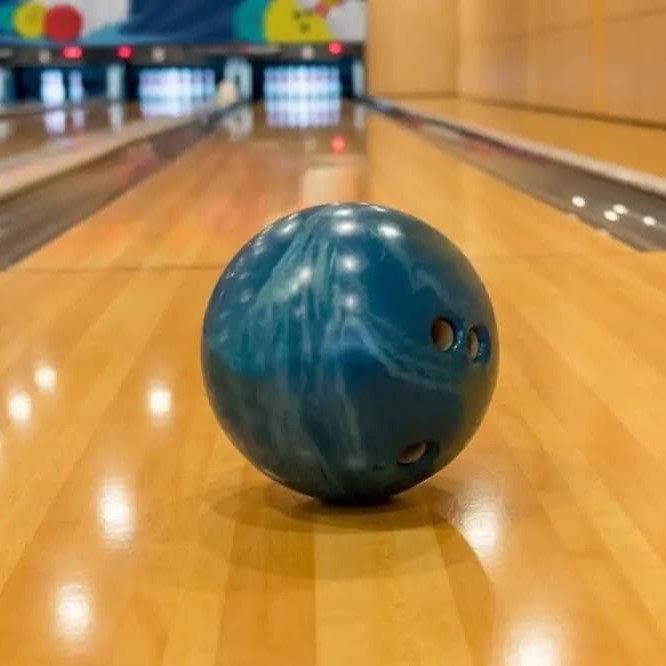 how to curve bowling ball