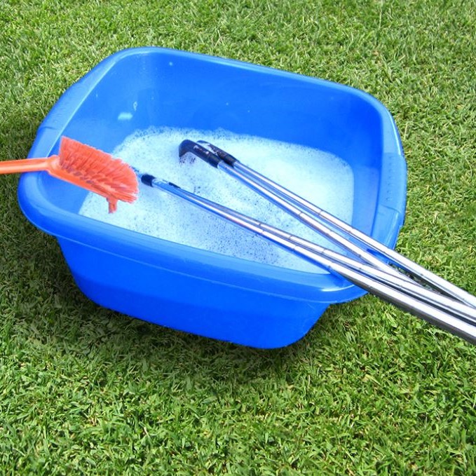 clean golf clubs