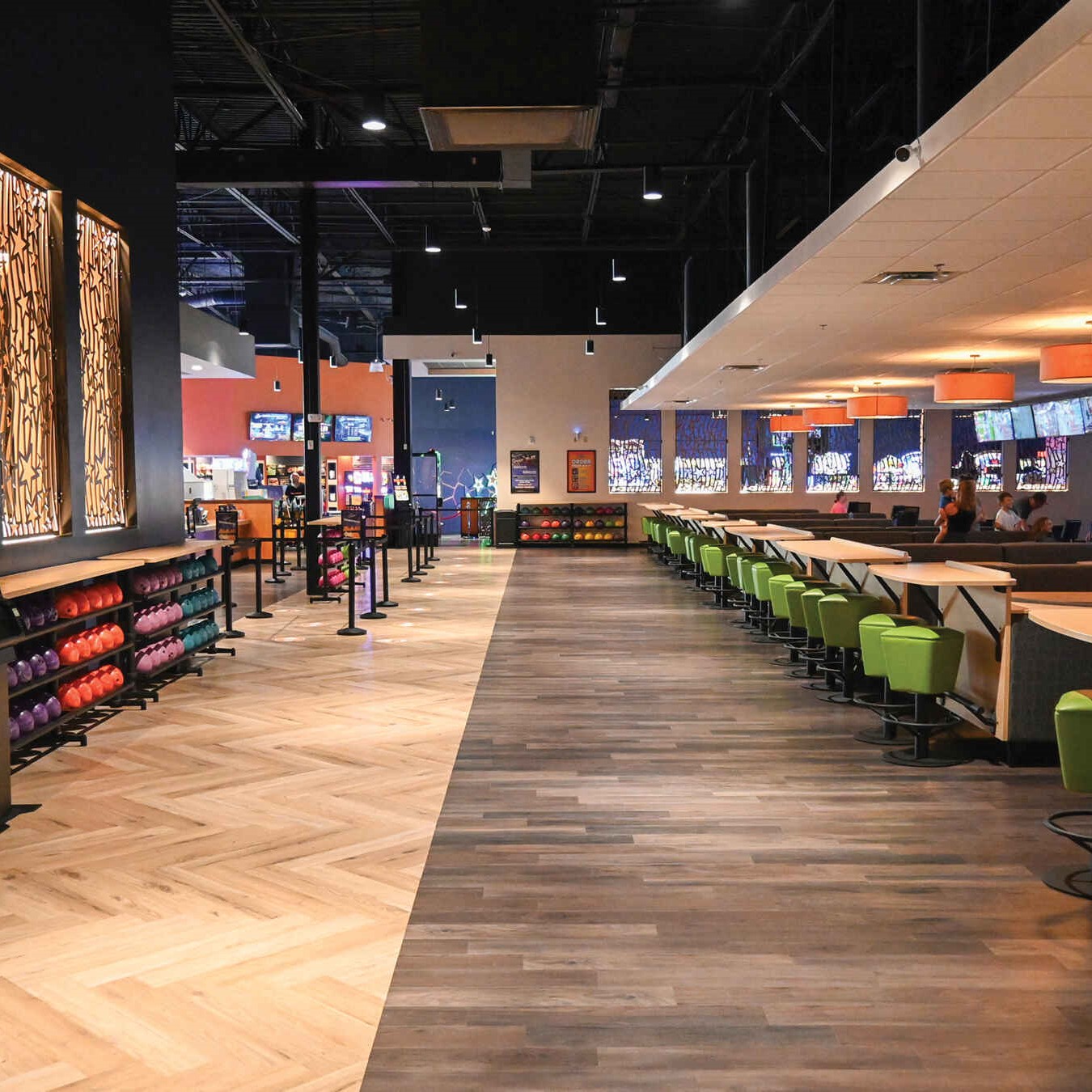 stars and strikes bowling alley