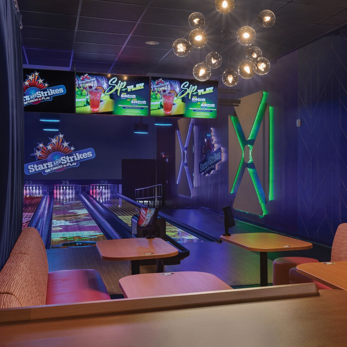 stars and strikes bowling alley