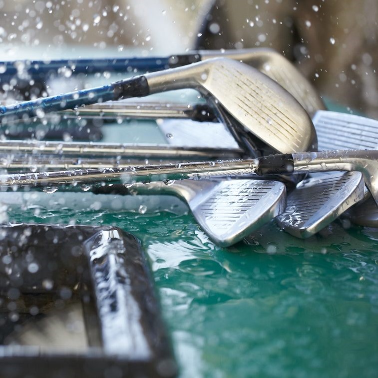 clean golf clubs