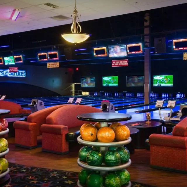 stars and strikes bowling alley