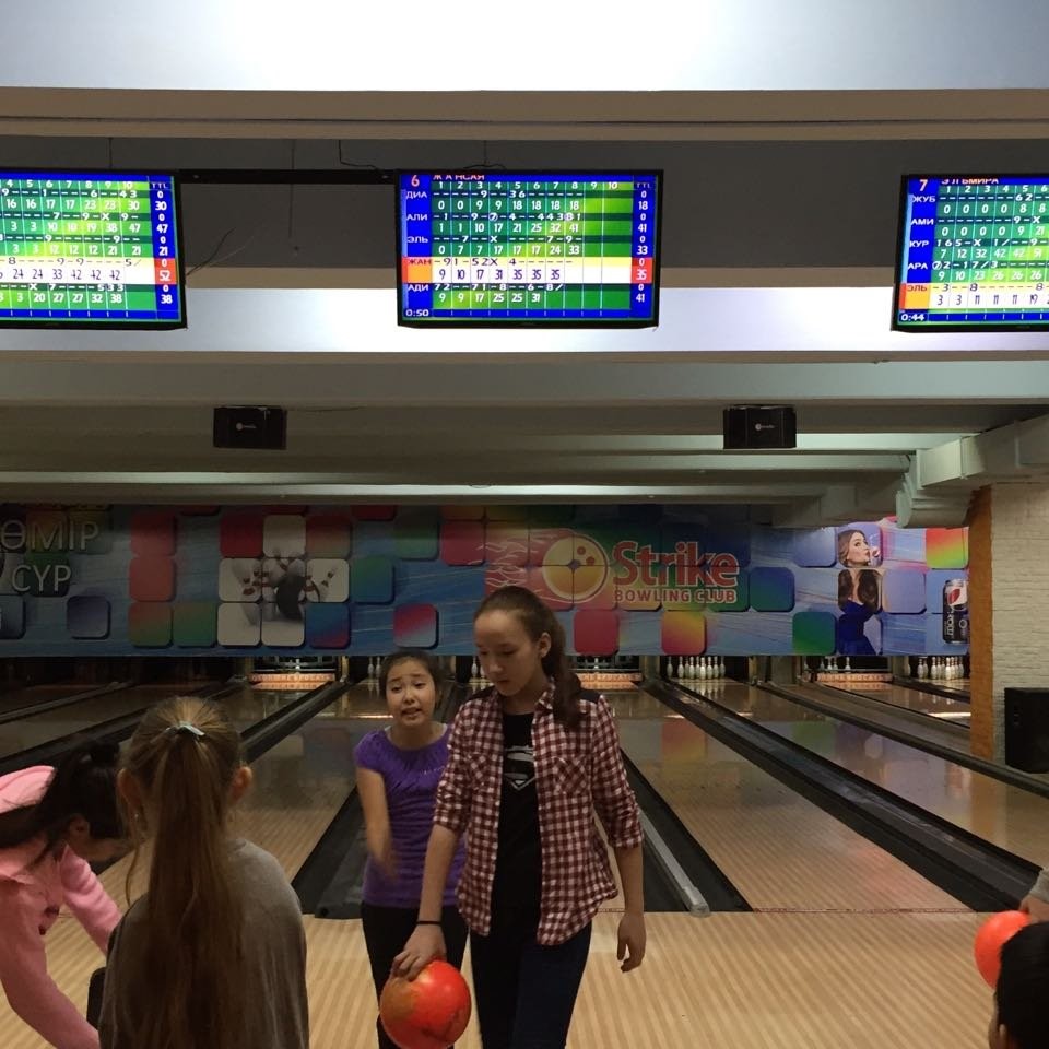 how much is a strike worth in bowling