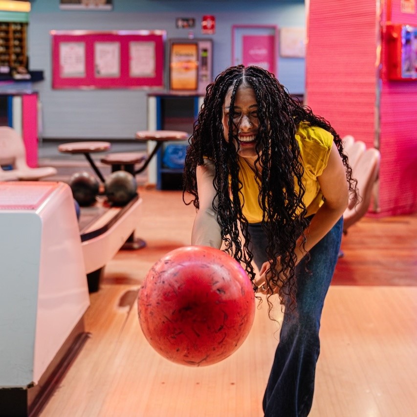 how to roll a bowling ball