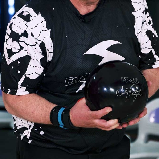 how to roll a bowling ball